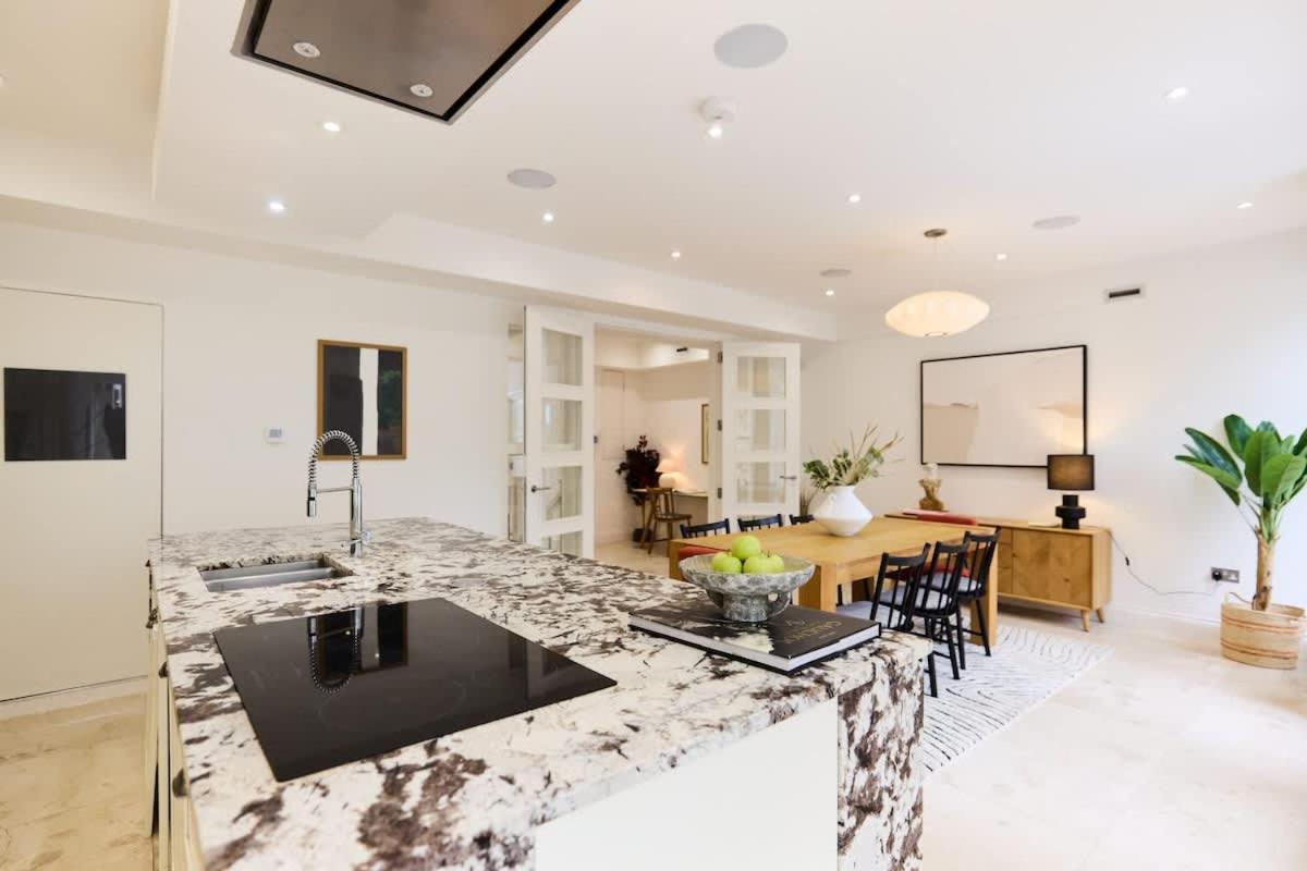 The Camden Park Place - Lovely 4bdr Flat With Garden London